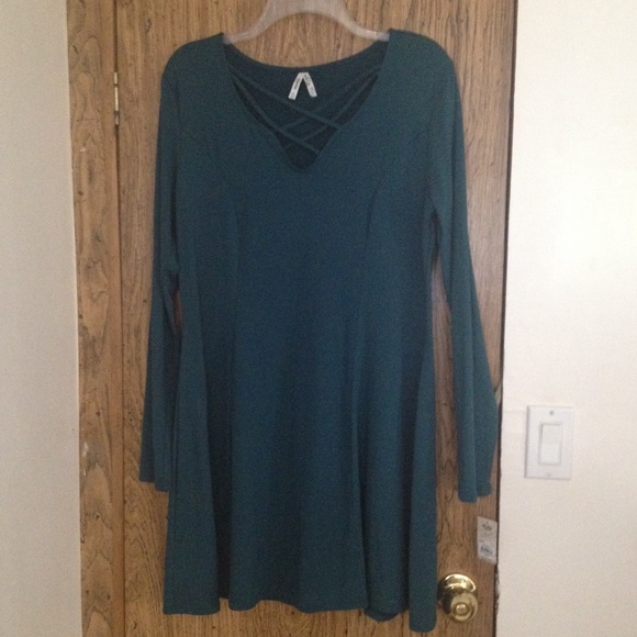 🌼 5 for $25🌼 Fit & Flare Cross Front Dress - Picture 4 of 6